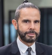 zuzunaga-forum_06-2025